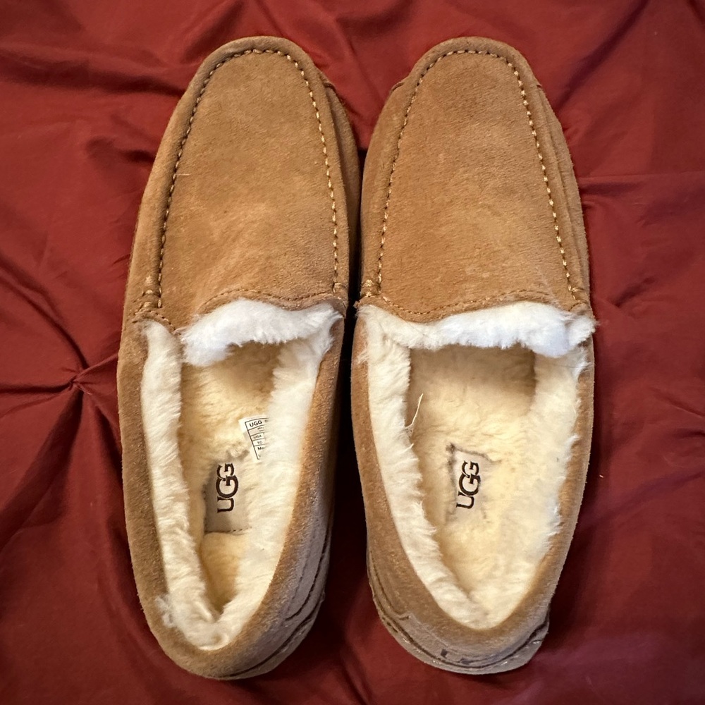 Tan UGG men’s slippers SIZE 10